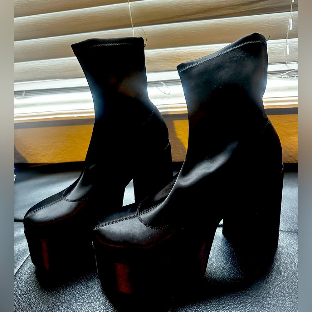 Easyfox platform boots for women